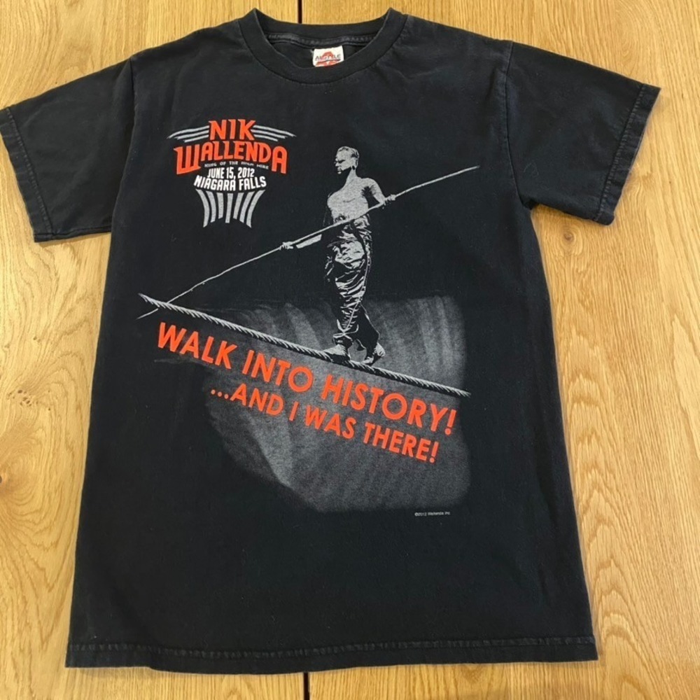 Nik Wallenda Walks Across Niagara Falls Circus Tightrope T-Shirt Size Small